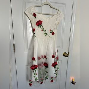“Unique Vintage” Ruby red rose embroidered dress 🌹